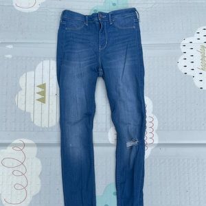Hollister distressed size 3 high rise jean legging